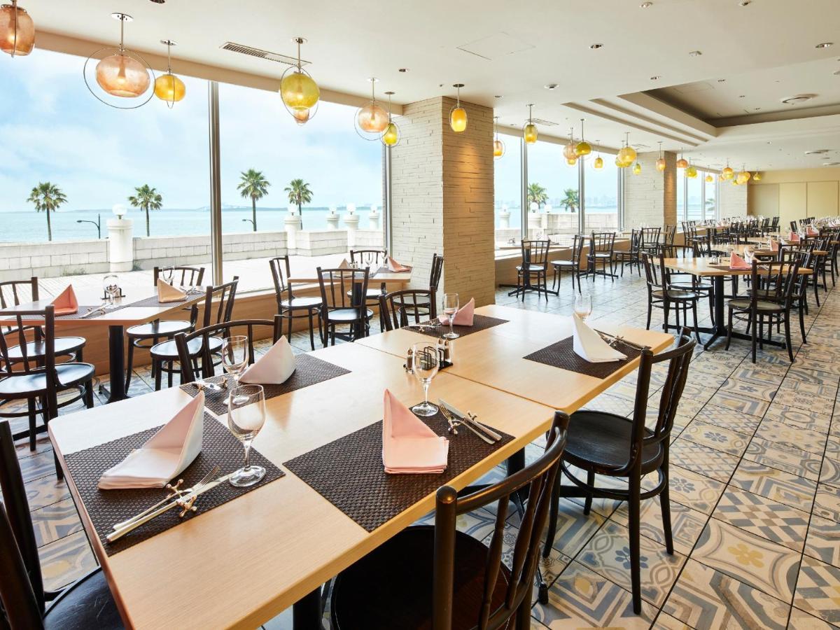 Grand Nikko Tokyo Bay Maihama Otel Urayasu Dış mekan fotoğraf The photo shows the interior of a restaurant that features a modern and spacious design. There are numerous tables set up, each with neatly arranged table settings including napkins and utensils. The flooring has a decorative tile pattern, and large 